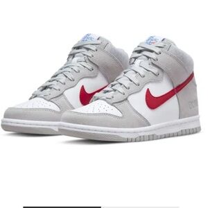 NIKE DUNK HIGH SE 'ATHLETIC CLUB - LIGHT SMOKE GREY GYM RED .